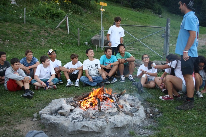 Village Camps International Summer Camp Leysin, Switzerland 2025-08-09 https://www.villagecamps.com/journals_admin/images/710-14-campfire (53).jpg